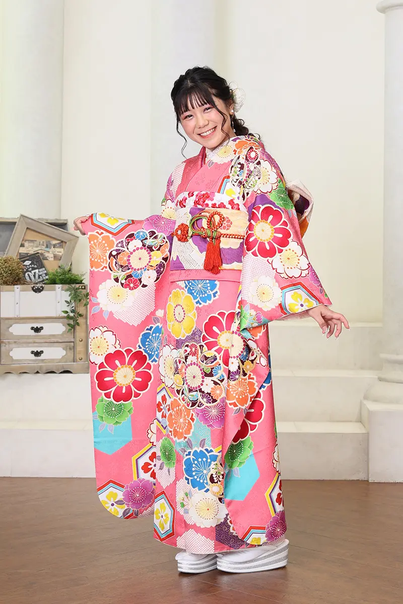 最終処分特価渋い朱色大人の振袖豪華な模様　未着用？インスタ映え　裏地も桜の花吹雪 振袖レンタル・深緋 赤系 金彩 絞り 鳳凰 松 御所車 熨斗 ZX102