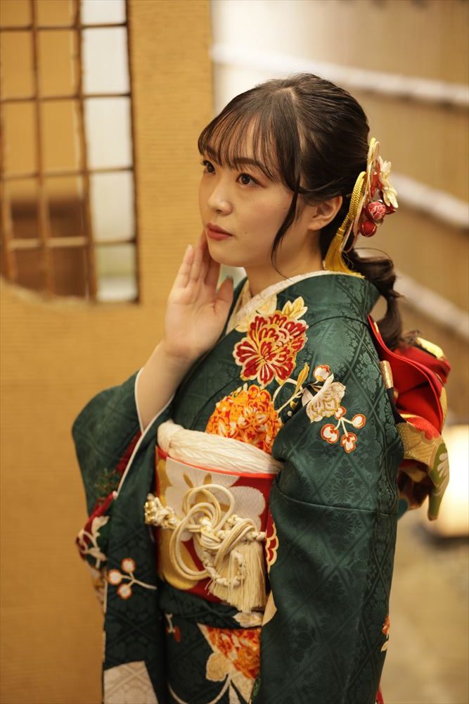 緑　赤　花
