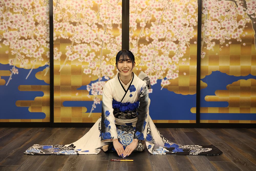白　青　花
