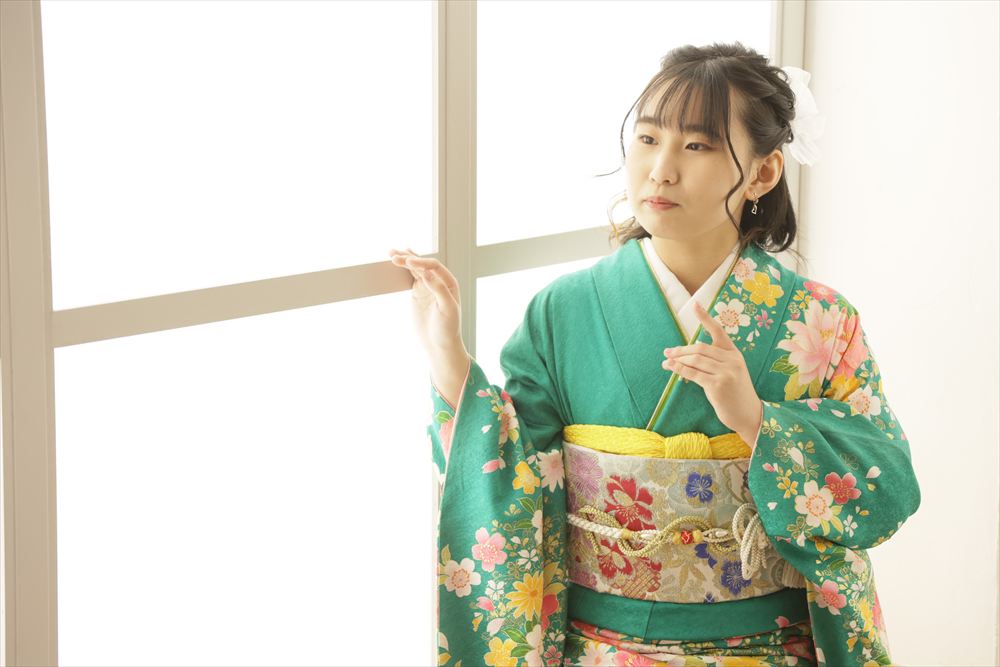 緑　エメラルドグリーン　花
