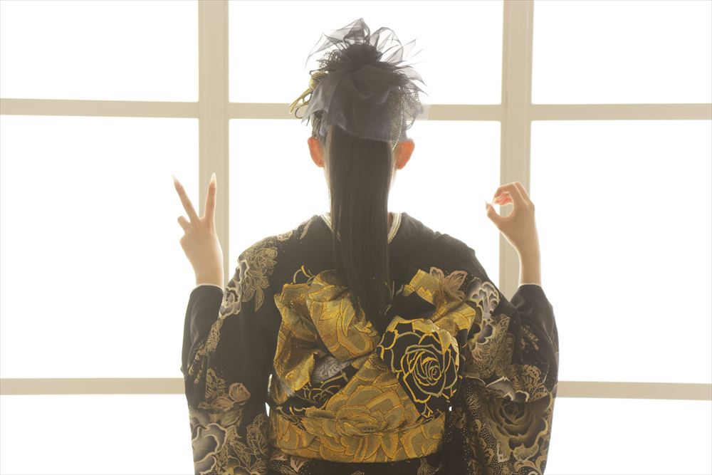 黒　金　ラメ　花