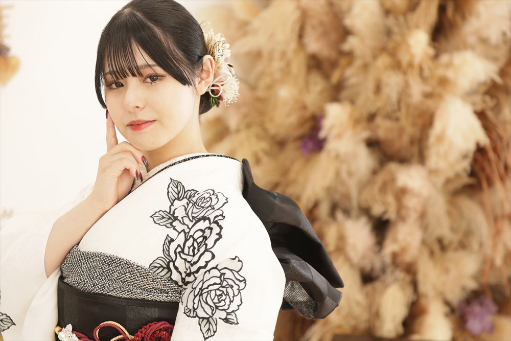 白　黒　花