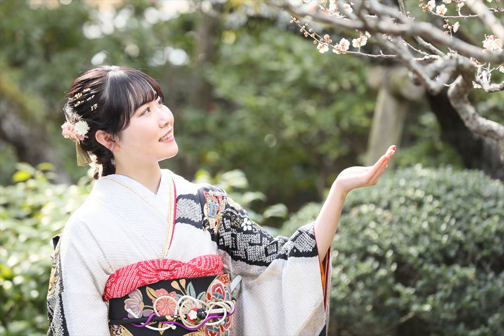 白　黒　花