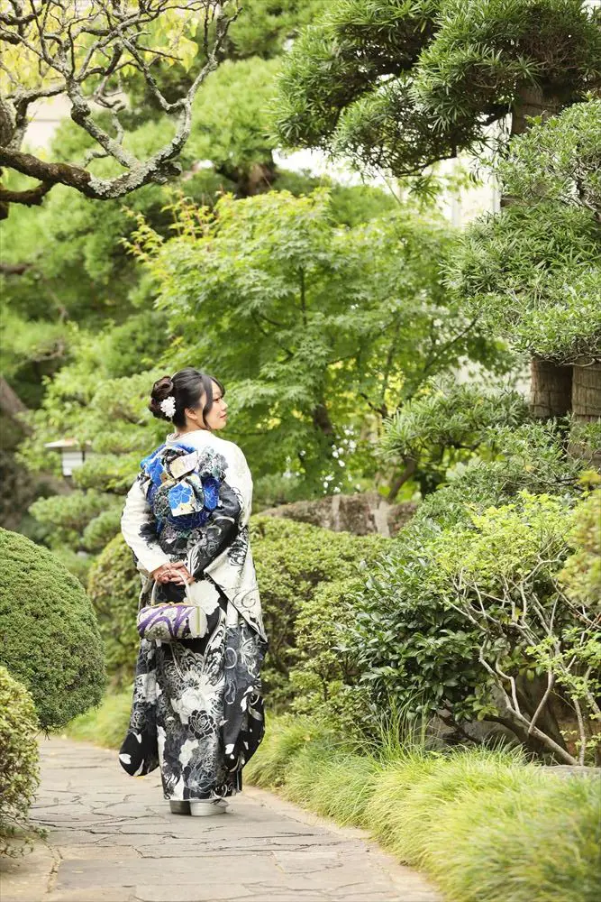 白　黒　花
