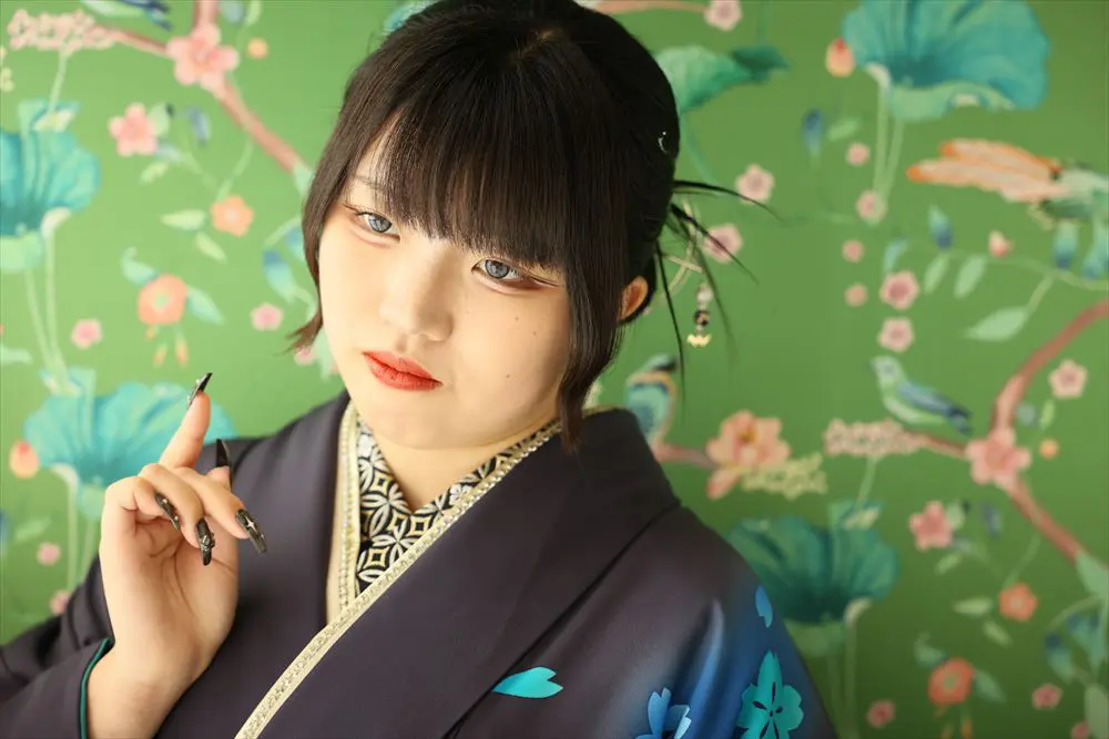 黒　青　花