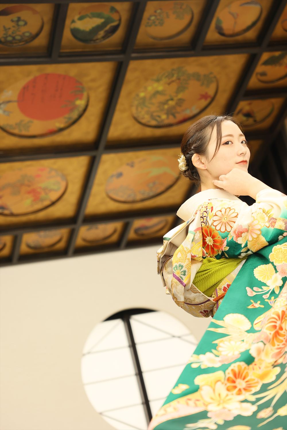 白　緑　オレンジの花
