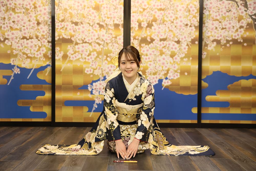 紺　白　花