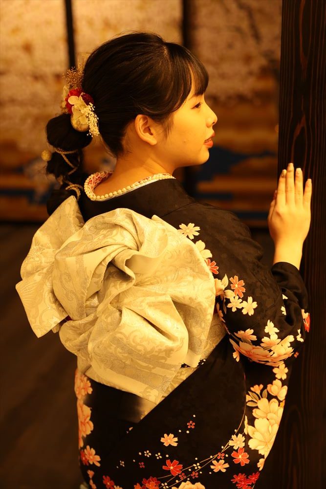 黒　白　花