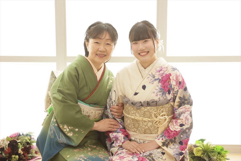 白　ピンク　紺　花