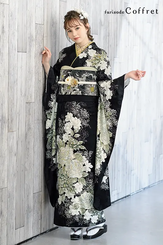 【化繊・仕立て上がり】 振袖 黒 モダン 古典 成人式 前撮り C910 振袖レンタル衣装_60-HDF-D007S1の詳細（黒 ディズニー 大胆