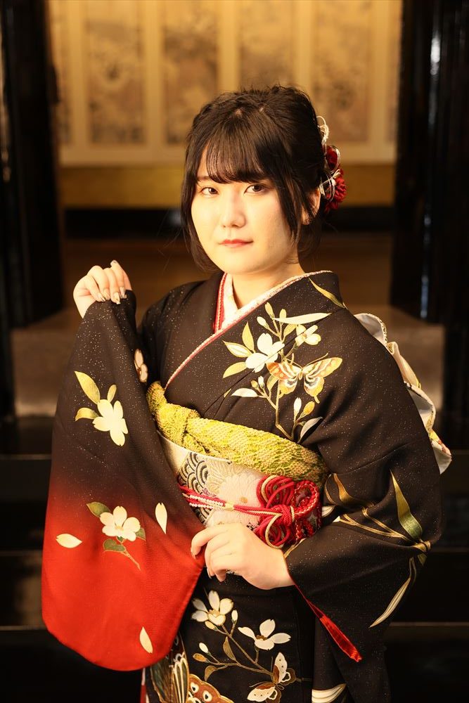 黒　赤　花