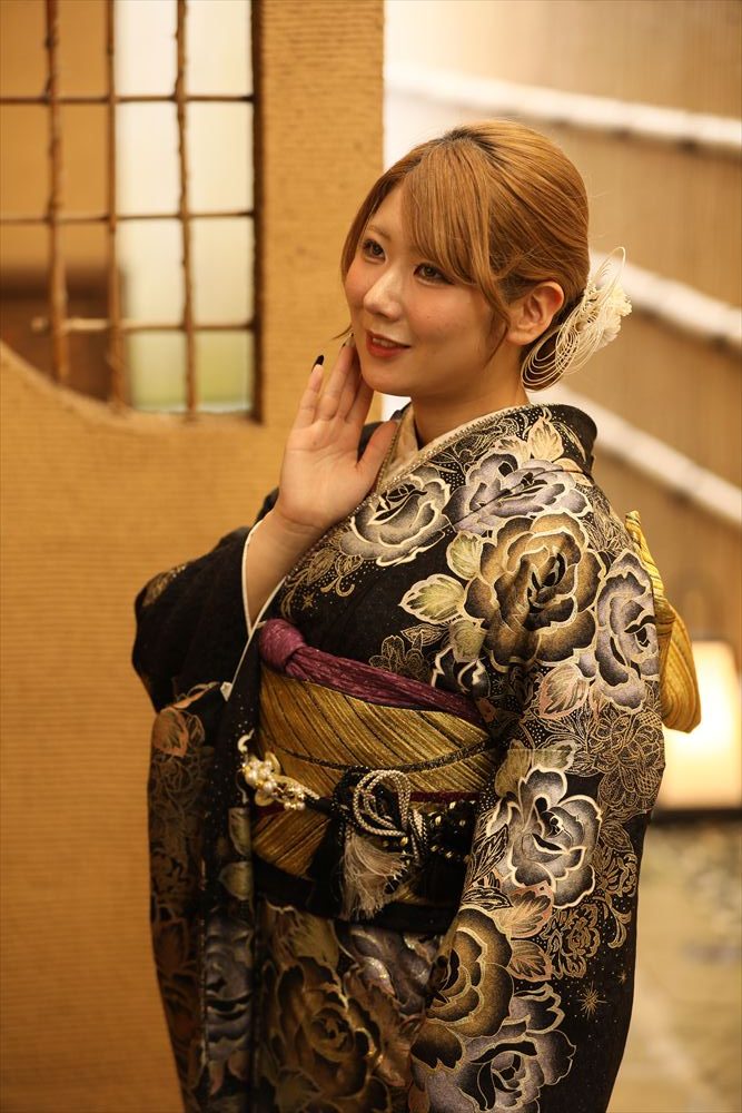 黒　金　花