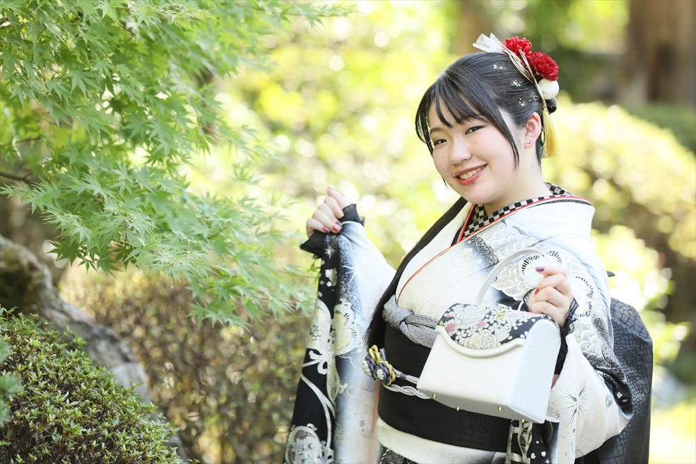 白　黒　花
