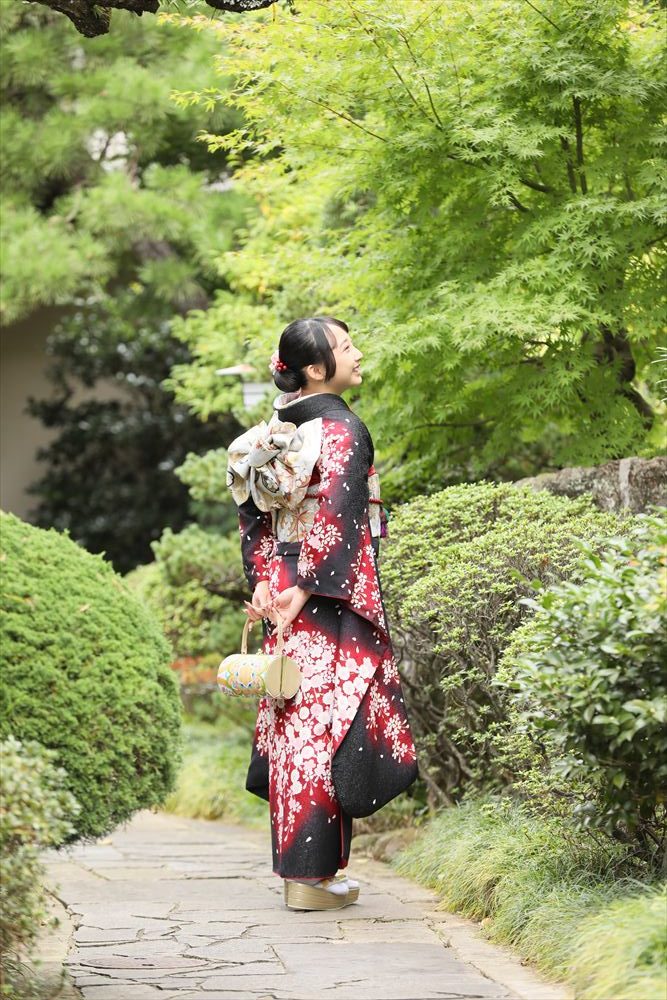 黒　赤　花